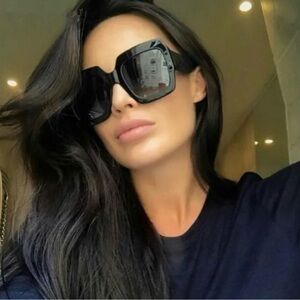 Gucci Sunglasses oversize 55/24 & Sunglass case, pouch, cleaning cloth w…